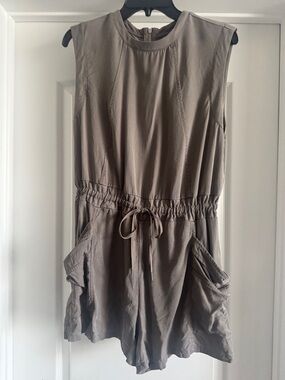 CALIA by Carrie Underwood Taupe Sleeveless Drawstring Romper